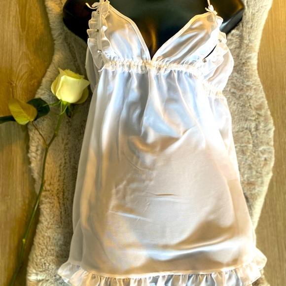 Sexy white lingerie for that special date night in. - Picture 1 of 6